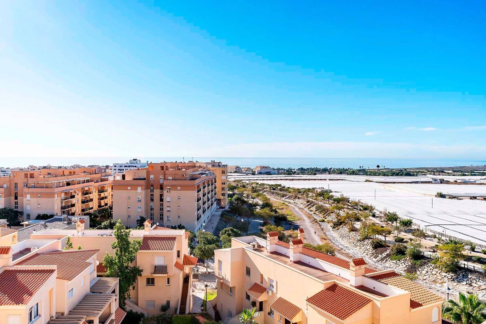 Ático de 1 habitación en Aguadulce (Almeria) en venta con piscina garaje - 159.000 € (Ref: 9944153)