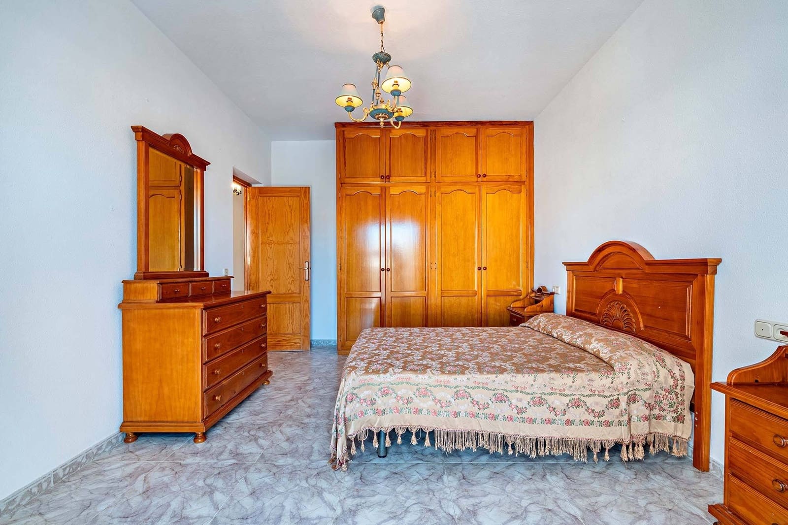 4 slaapkamer Appartement te koop in Adra met garage - € 110.000 (Ref: 9962684)