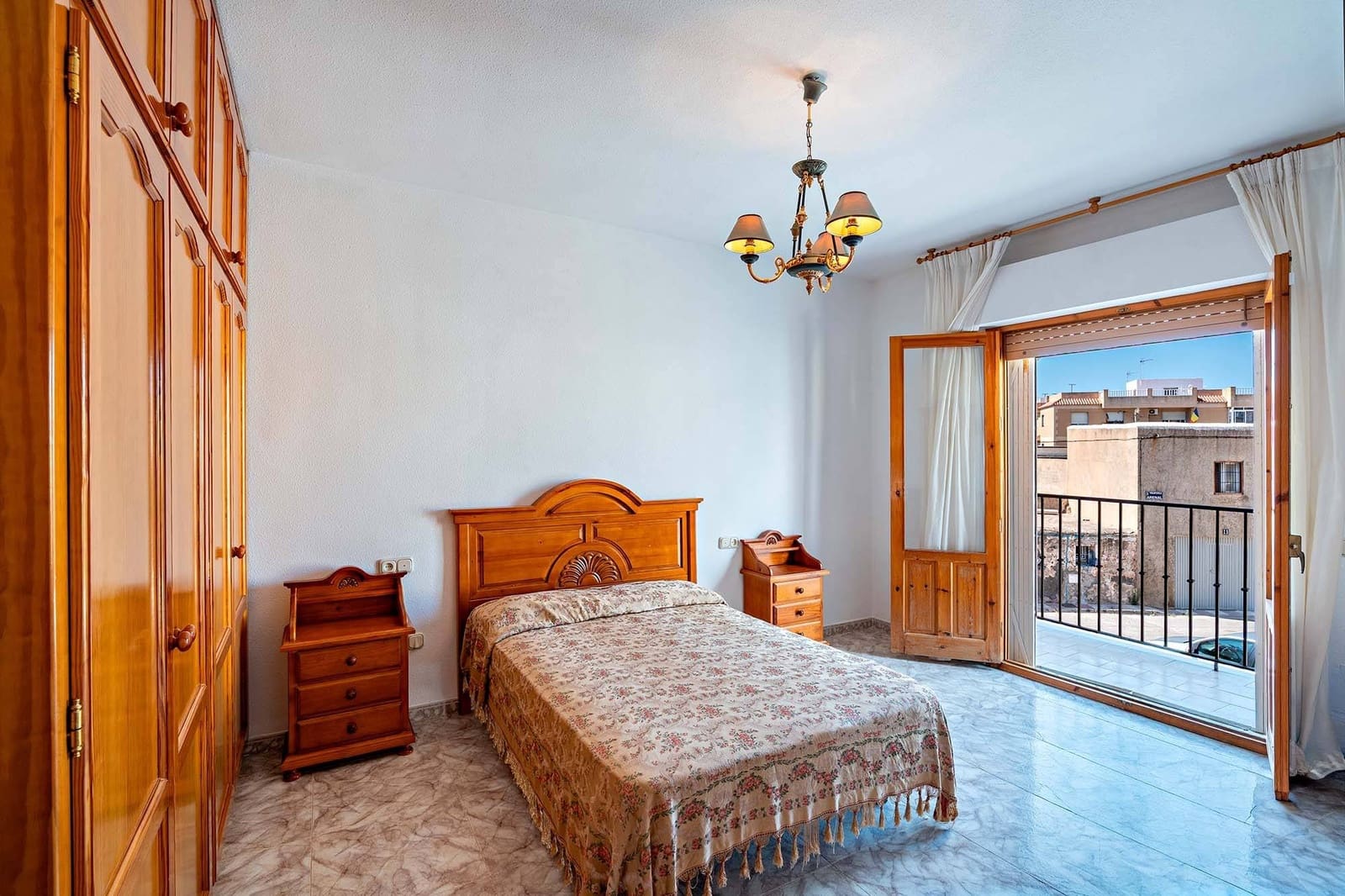 4 slaapkamer Appartement te koop in Adra met garage - € 110.000 (Ref: 9962684)