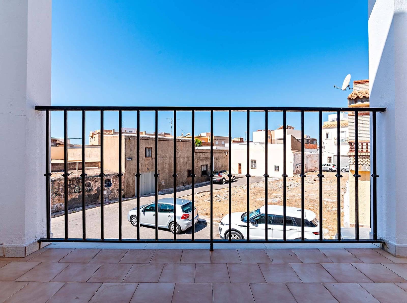 4 slaapkamer Appartement te koop in Adra met garage - € 110.000 (Ref: 9962684)