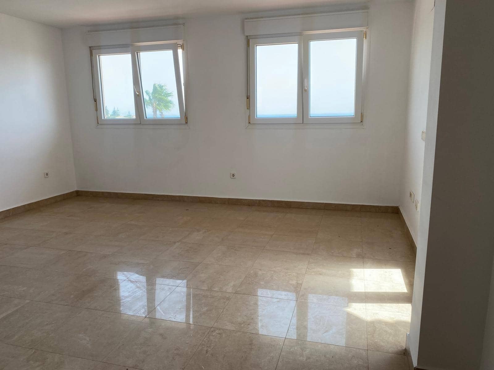 3 sypialnia Penthouse na sprzedaż w Manilva z basenem - 305 000 € (Ref: 8757980)