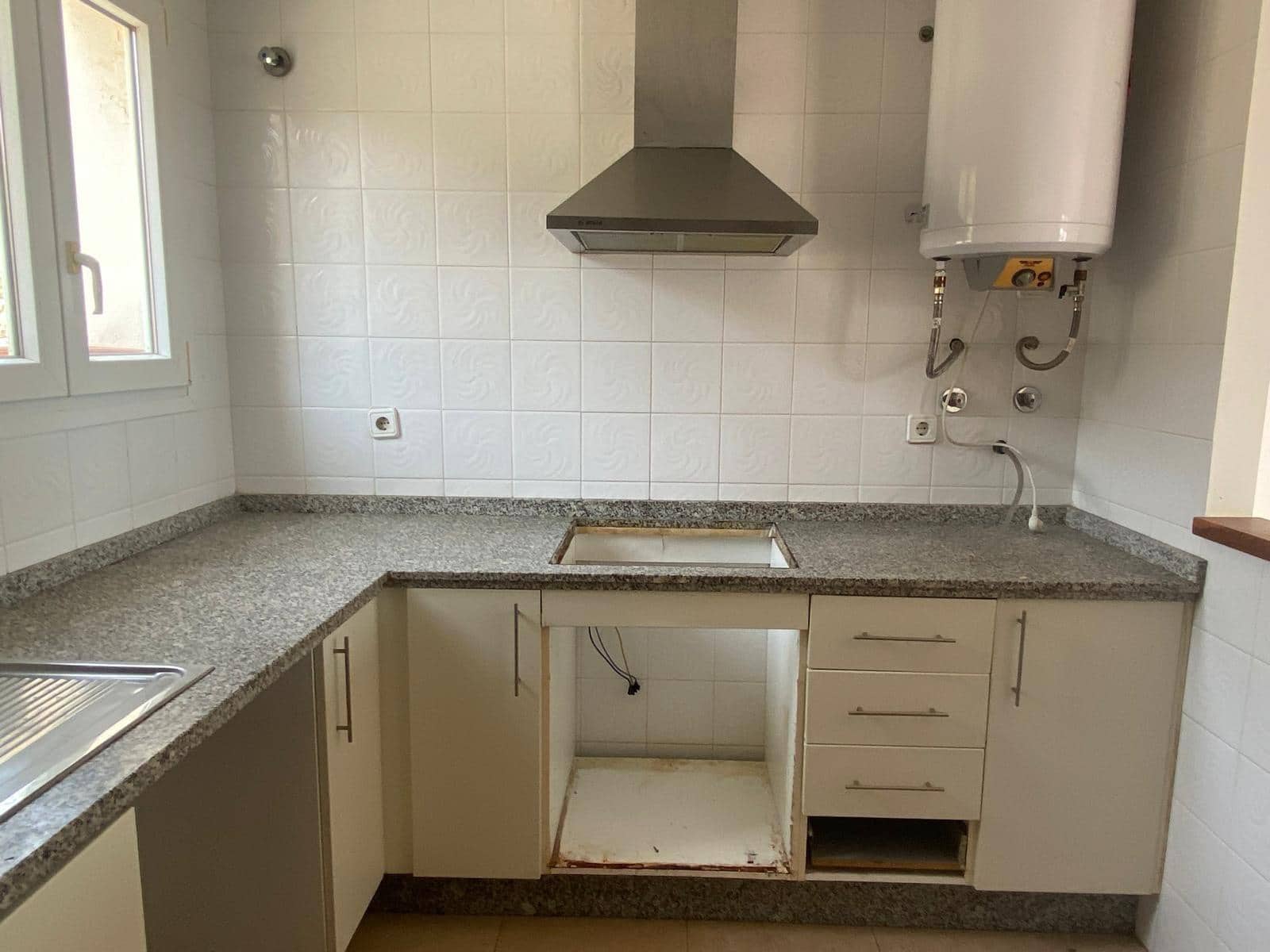 3 sypialnia Penthouse na sprzedaż w Manilva z basenem - 305 000 € (Ref: 8757980)