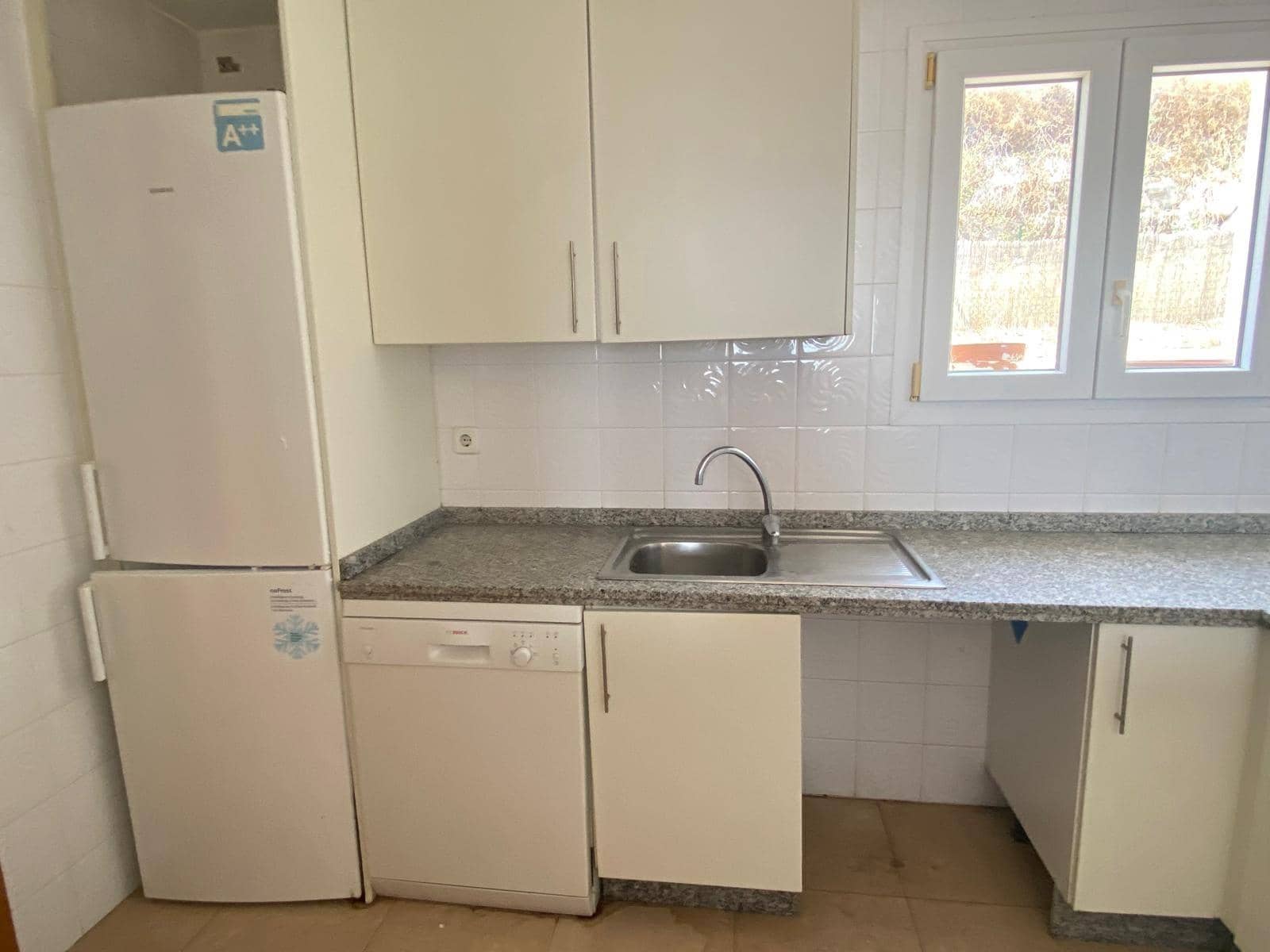 3 sypialnia Penthouse na sprzedaż w Manilva z basenem - 305 000 € (Ref: 8757980)