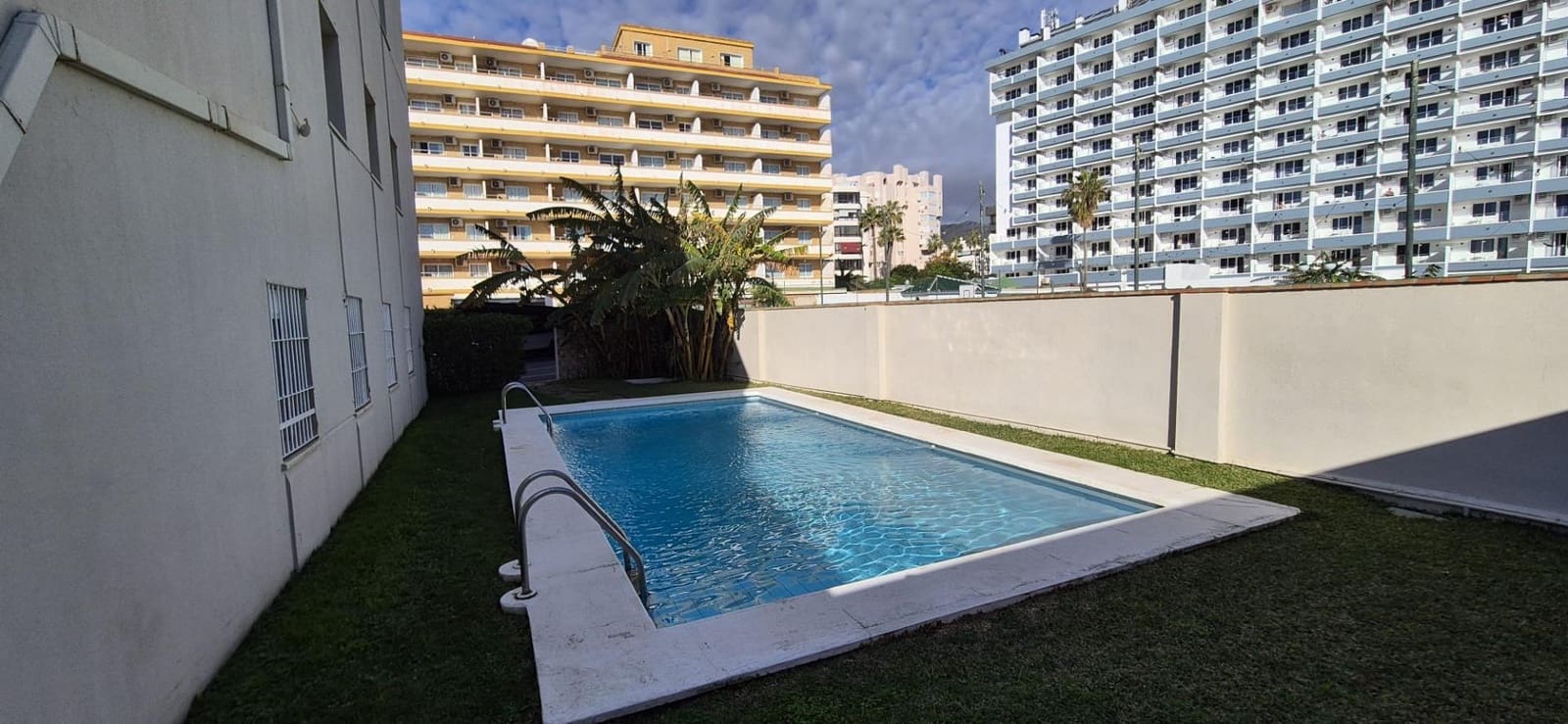 Apartamento de 2 habitaciones en Torremolinos en venta con piscina garaje - 670.000 € (Ref: 8767313)