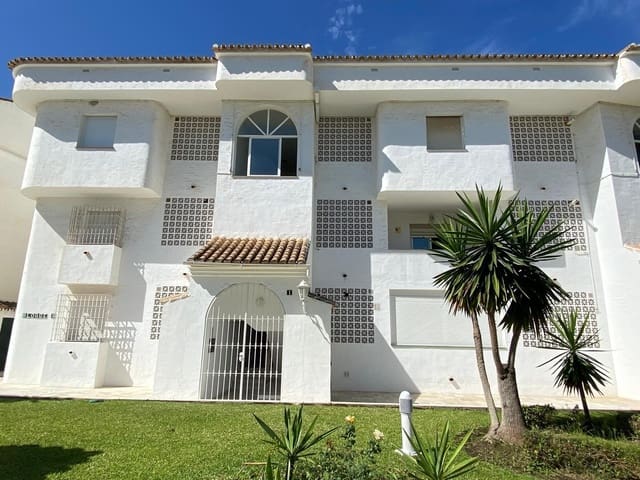 2 bedroom Apartment for sale in Nueva Andalucia, Marbella with pool - € 470,000 (Ref: 9282410)