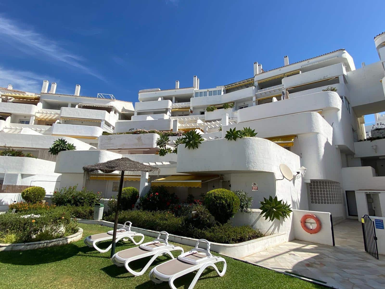 2 bedroom Apartment for sale in Nueva Andalucia with pool - € 470,000 (Ref: 9282410)