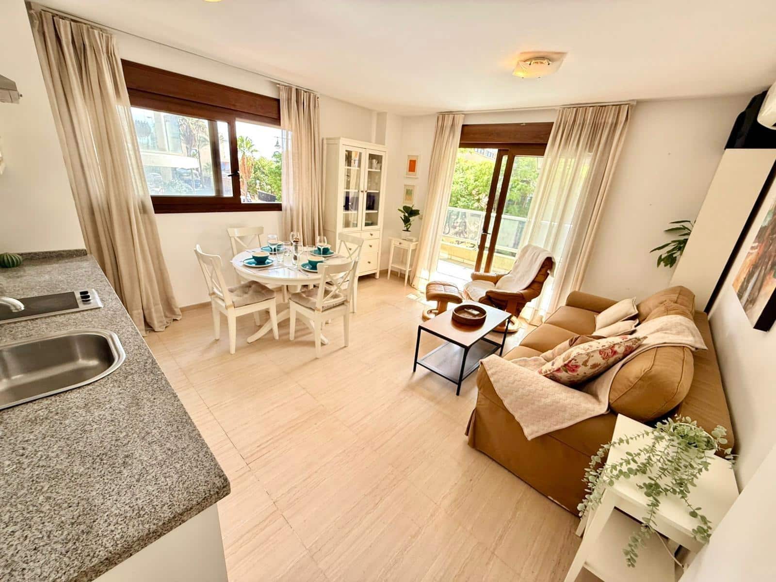 1 slaapkamer Appartement te huur in Carvajal met garage - € 1.500 (Ref: 9752291)