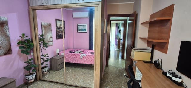 3 bedroom Flat for sale in Sol, Madrid city - € 280,000 (Ref: 9938390)