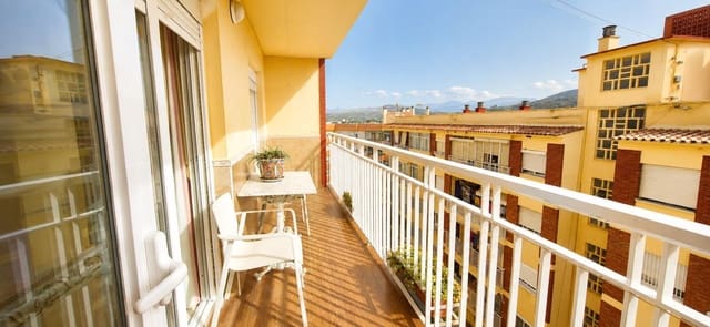 3 bedroom Flat for sale in Vélez-Málaga - € 216,000 (Ref: 9983142)