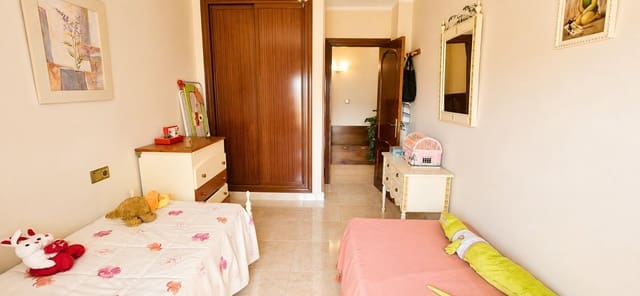 3 bedroom Flat for sale in Vélez-Málaga - € 216,000 (Ref: 9983142)