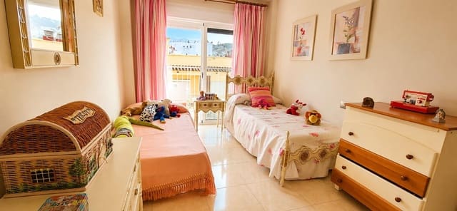 3 bedroom Flat for sale in Vélez-Málaga - € 216,000 (Ref: 9983142)