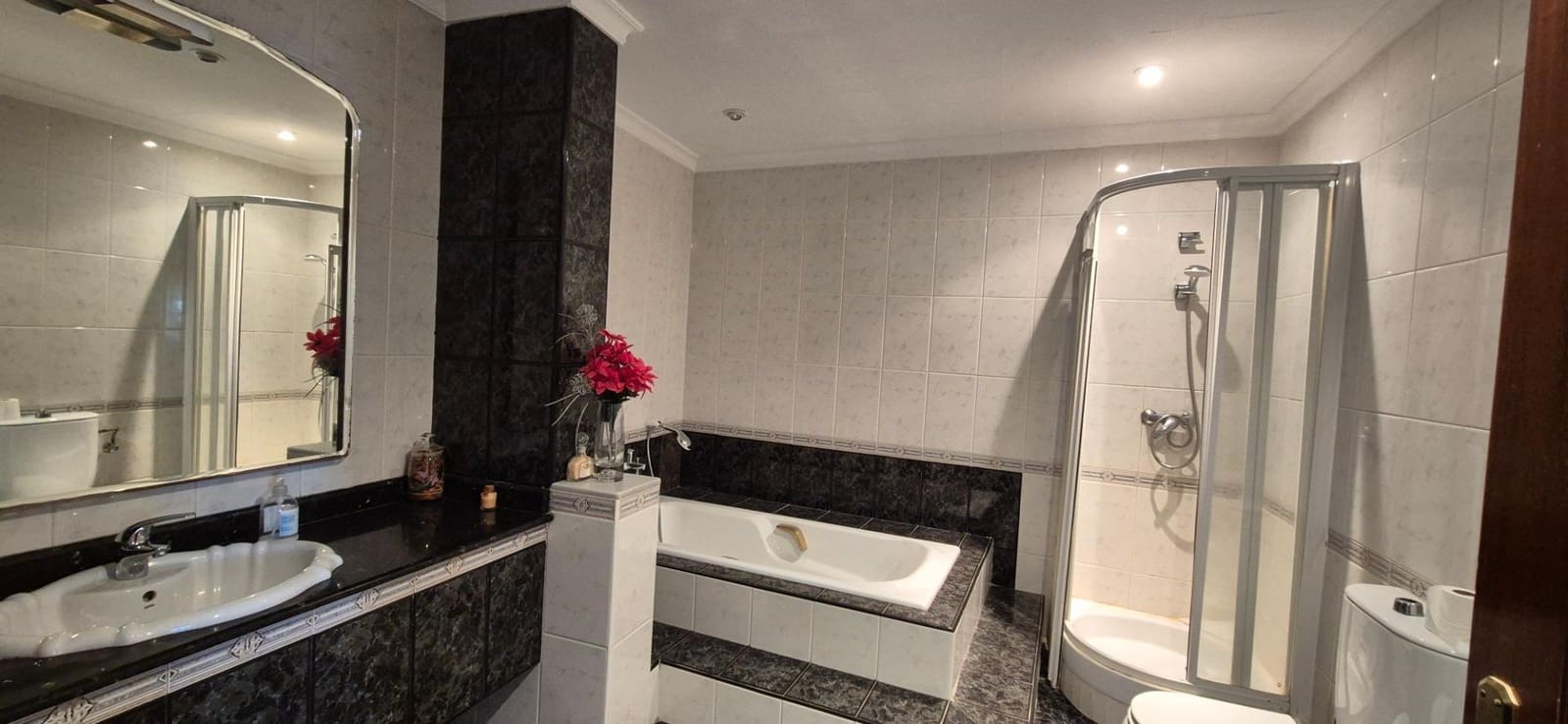 6 Zimmer Villa zu verkaufen in Malaga Stadt mit Pool - 519.000 € (Ref: 9997247)