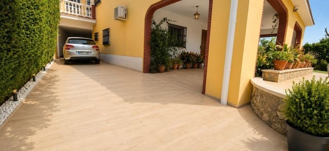 6 Zimmer Villa zu verkaufen in Málaga Stadt mit Pool - 519.000 € (Ref: 9997247)