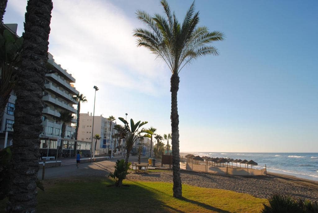 Apartamento Playa de 2 habitaciones en Rincón de la Victoria en venta con piscina garaje - 540.000 € (Ref: 10012823)