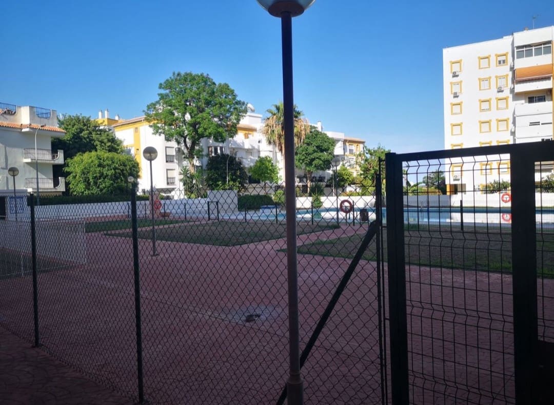 Yksiö vuokrattavana paikassa Torremolinos mukana uima-altaan - 850 € (Ref: 10034903)