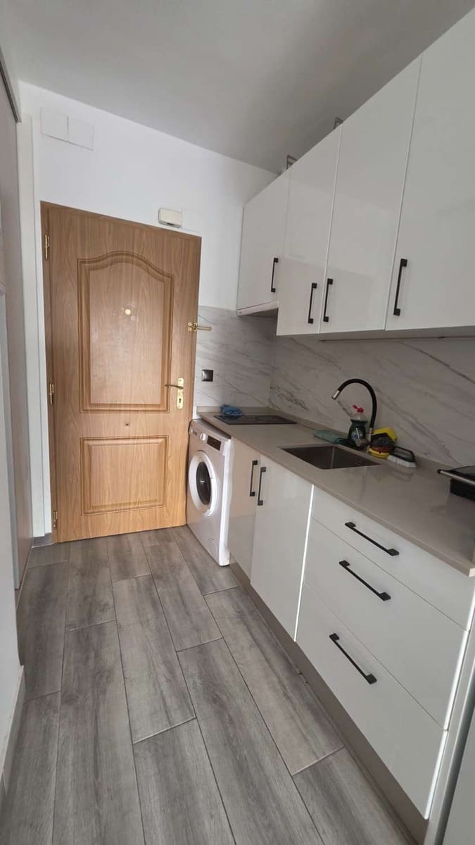 Studio for rent in Torremolinos - € 650 (Ref: 10057985)