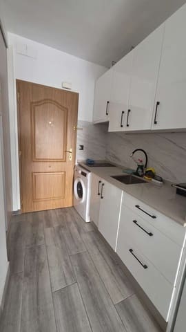 Studio te huur in Torremolinos - € 650 (Ref: 10057985)
