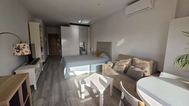 Studio te huur in Torremolinos - € 650 (Ref: 10057985)