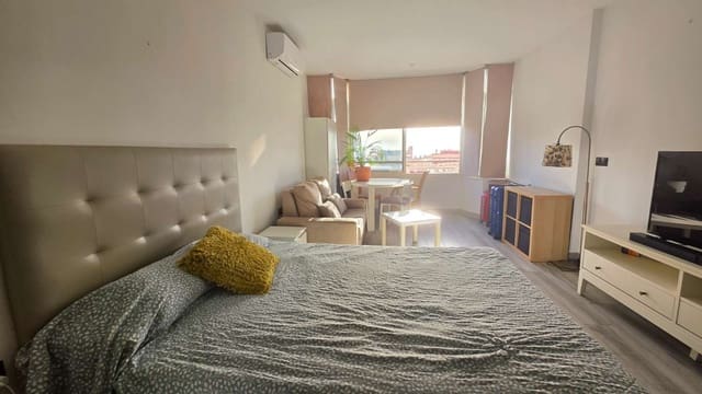 Studio te huur in Torremolinos - € 650 (Ref: 10057985)