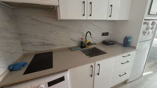 Studio te huur in Torremolinos - € 650 (Ref: 10057985)