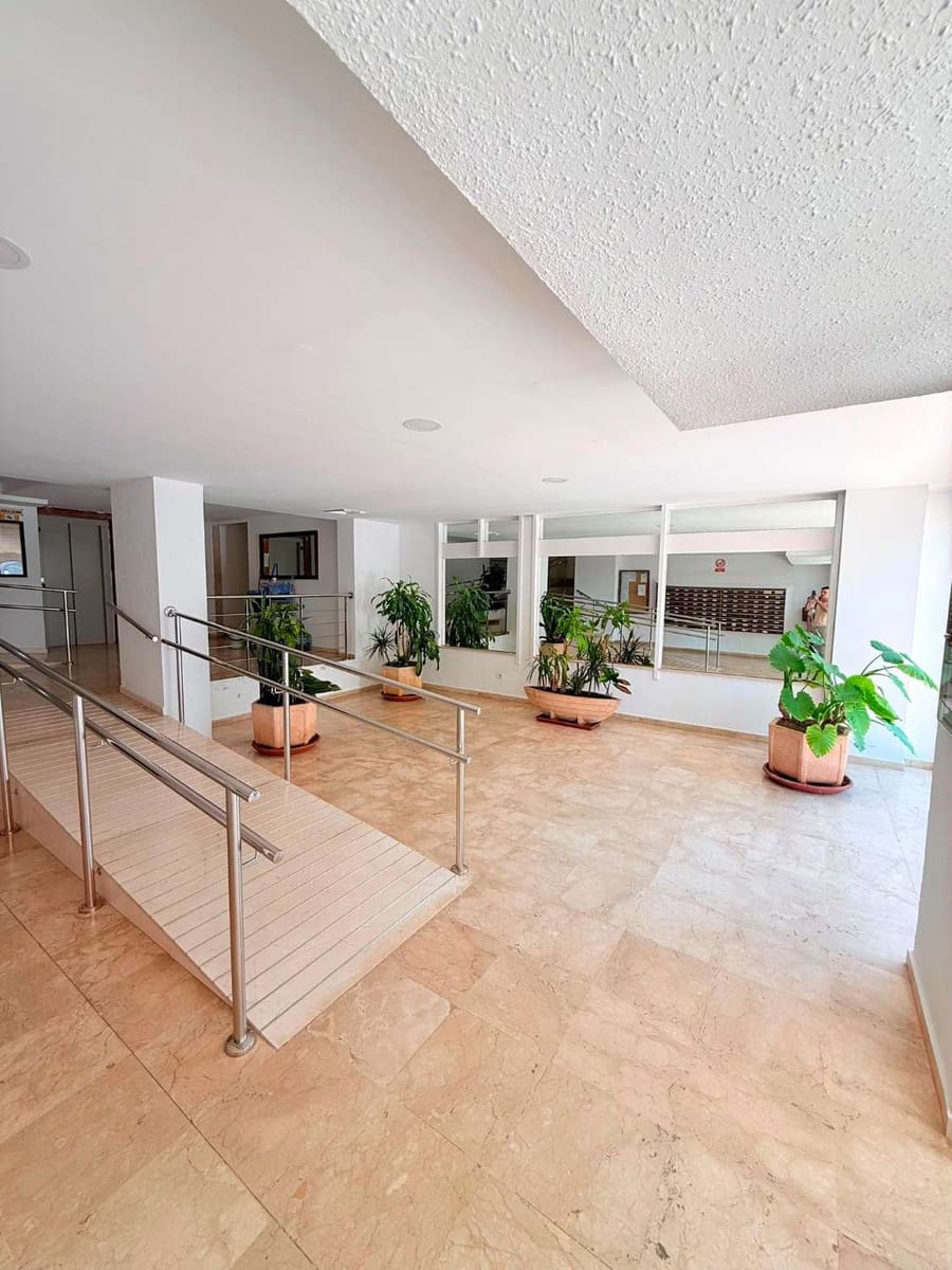 1 bedroom Beach Apartment for holiday rental in Torremolinos with pool garage - € 350 (Ref: 10061300)