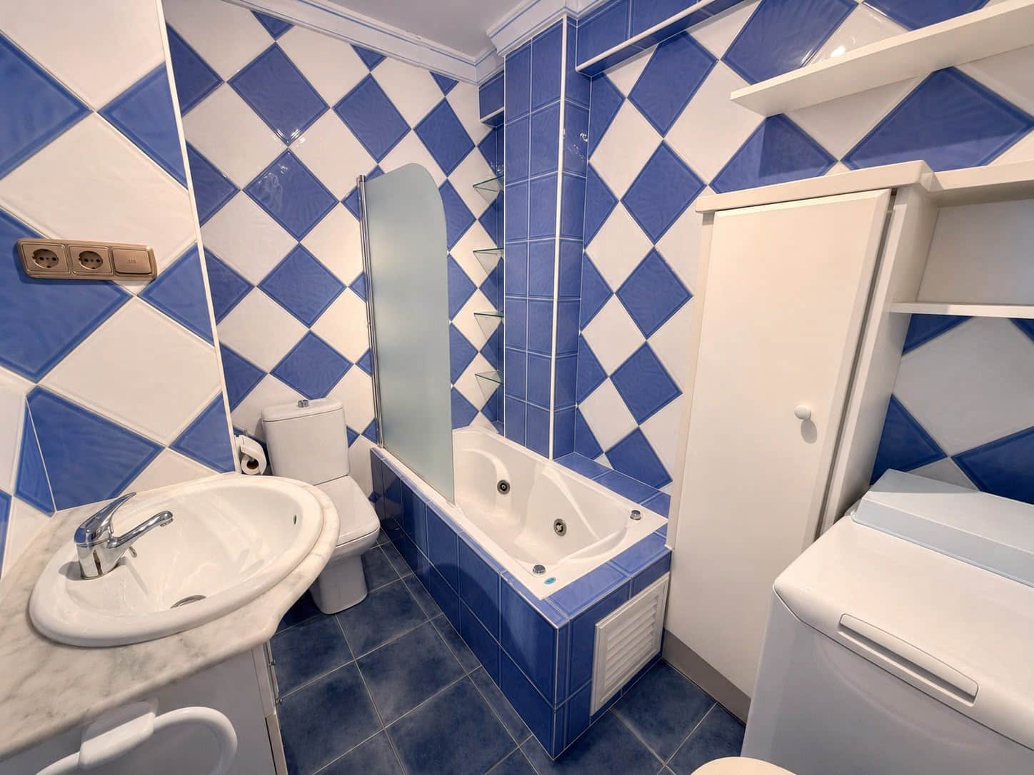 1 bedroom Beach Apartment for holiday rental in Torremolinos with pool garage - € 350 (Ref: 10061300)
