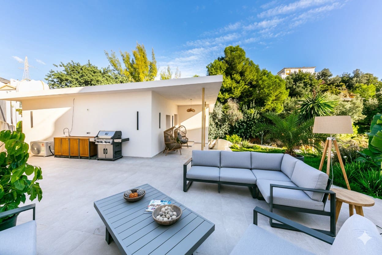 3 bedroom Villa for sale in Fuengirola with pool garage - € 699,000 (Ref: 10114605)