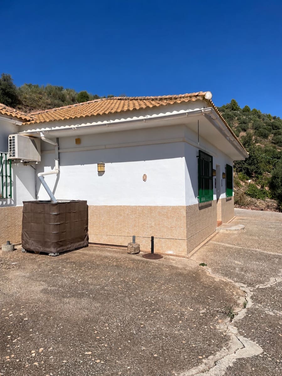 3 slaapkamer Villa te koop in Colmenar met garage - € 225.000 (Ref: 10160993)