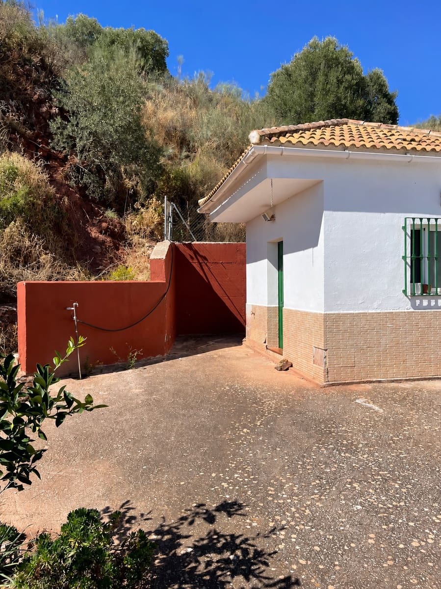 3 slaapkamer Villa te koop in Colmenar met garage - € 225.000 (Ref: 10160993)