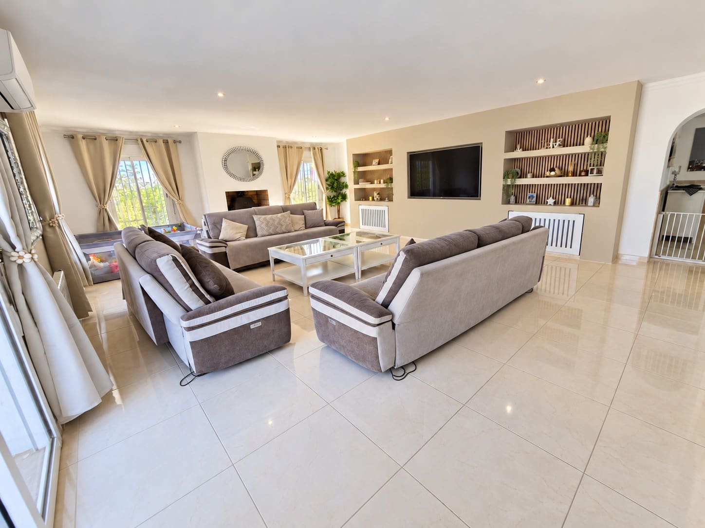 10 Zimmer Villa zu verkaufen in Alhaurin de la Torre mit Pool Garage - 1.500.000 € (Ref: 10166114)