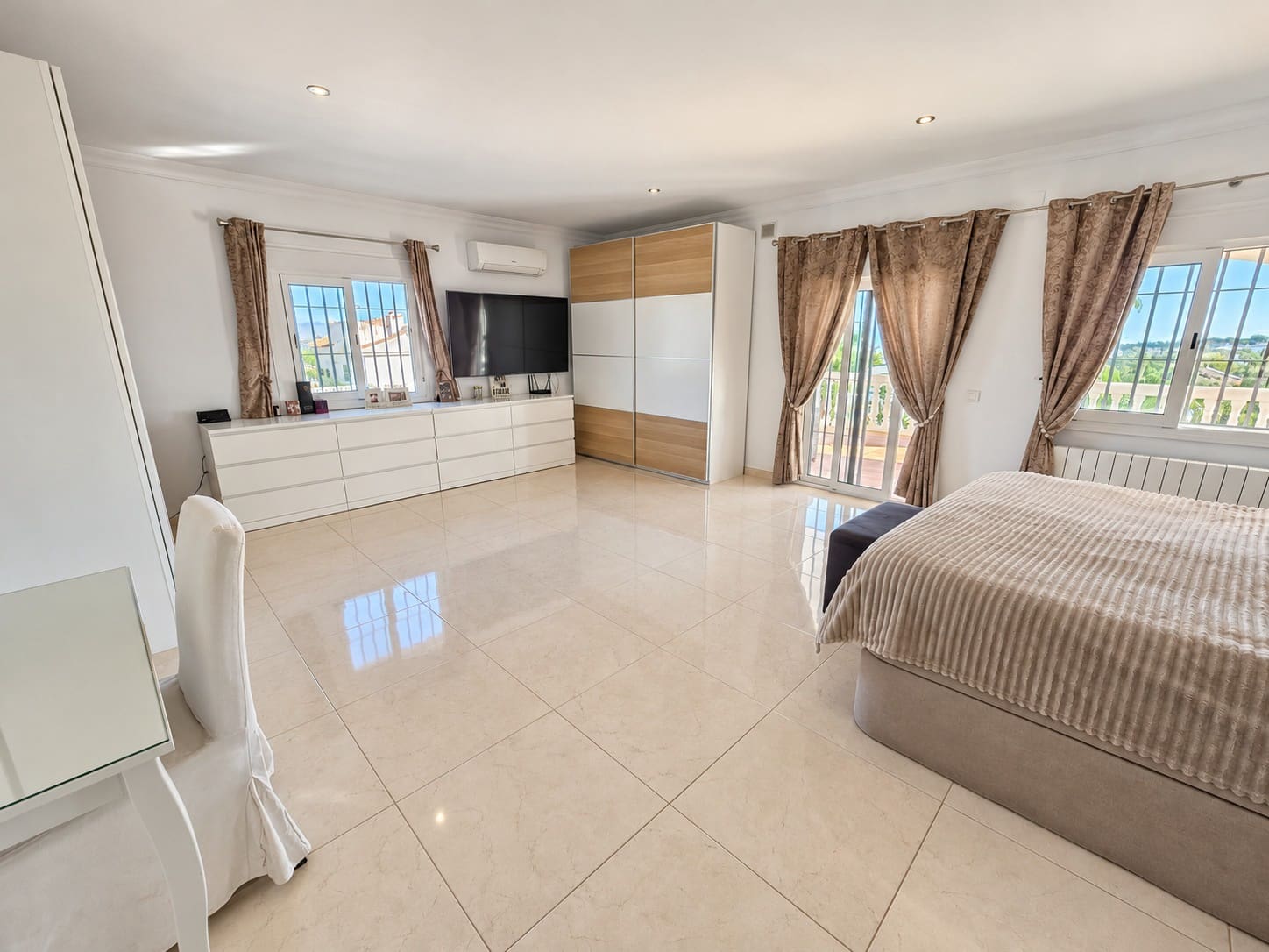 10 Zimmer Villa zu verkaufen in Alhaurin de la Torre mit Pool Garage - 1.500.000 € (Ref: 10166114)