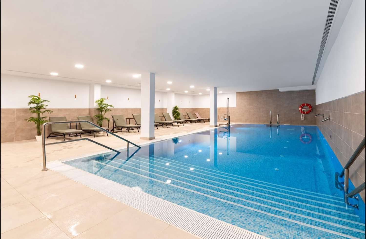 2 soveværelse Strandlejlighed til salg i Mijas med swimmingpool garage - € 460.000 (Ref: 10174369)