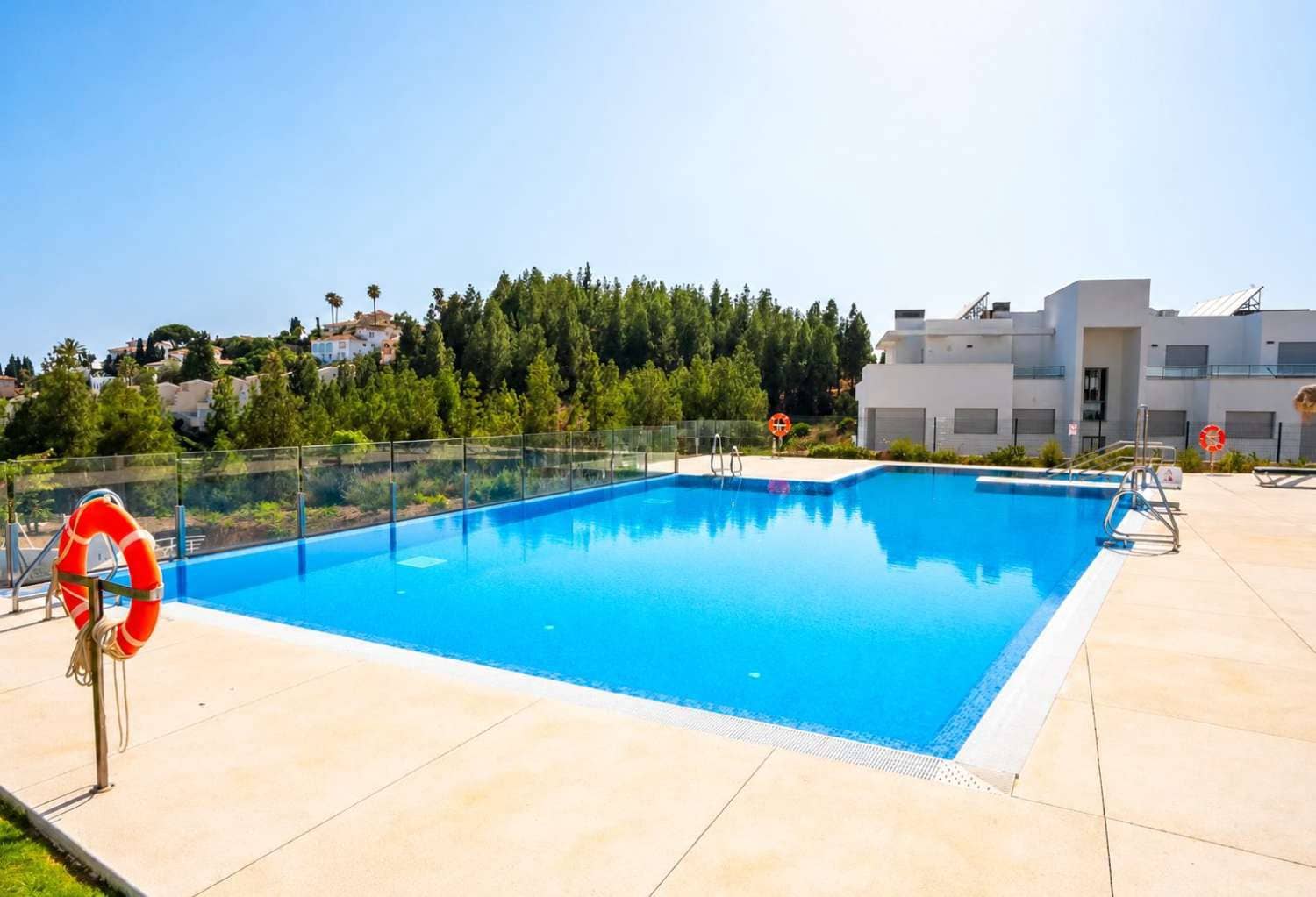 2 soveværelse Strandlejlighed til salg i Mijas med swimmingpool garage - € 460.000 (Ref: 10174369)