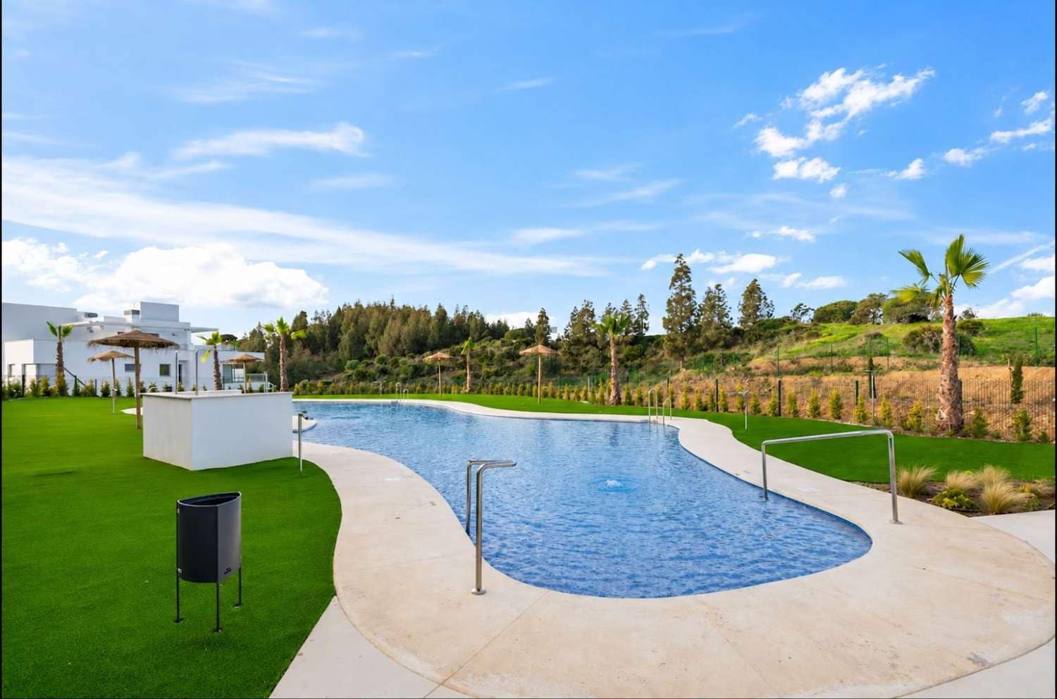2 soveværelse Strandlejlighed til salg i Mijas med swimmingpool garage - € 460.000 (Ref: 10174369)