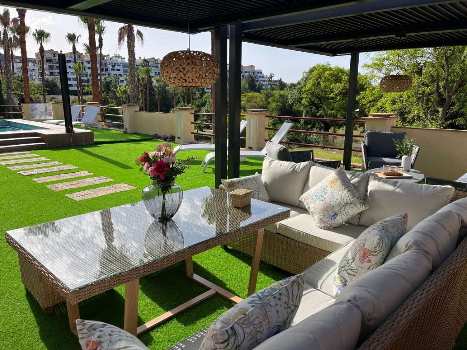 Chalet de 2 habitaciones en Benahavís en venta con piscina - 950.000 € (Ref: 9434777)