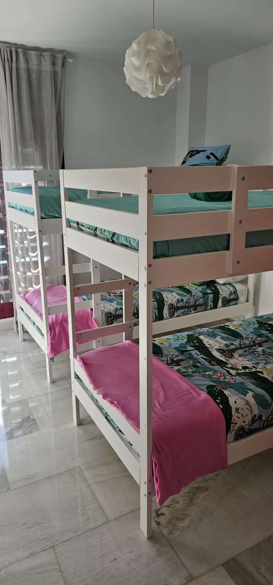 Chalet de 2 habitaciones en Benahavís en venta con piscina - 950.000 € (Ref: 9434777)