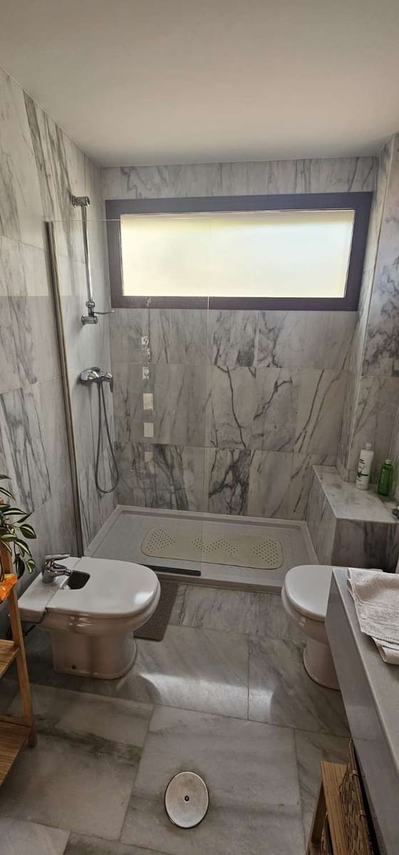 Chalet de 2 habitaciones en Benahavís en venta con piscina - 950.000 € (Ref: 9434777)