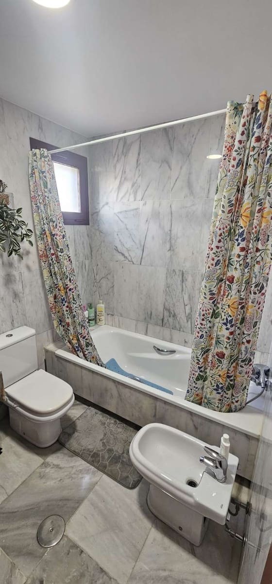 Chalet de 2 habitaciones en Benahavís en venta con piscina - 950.000 € (Ref: 9434777)