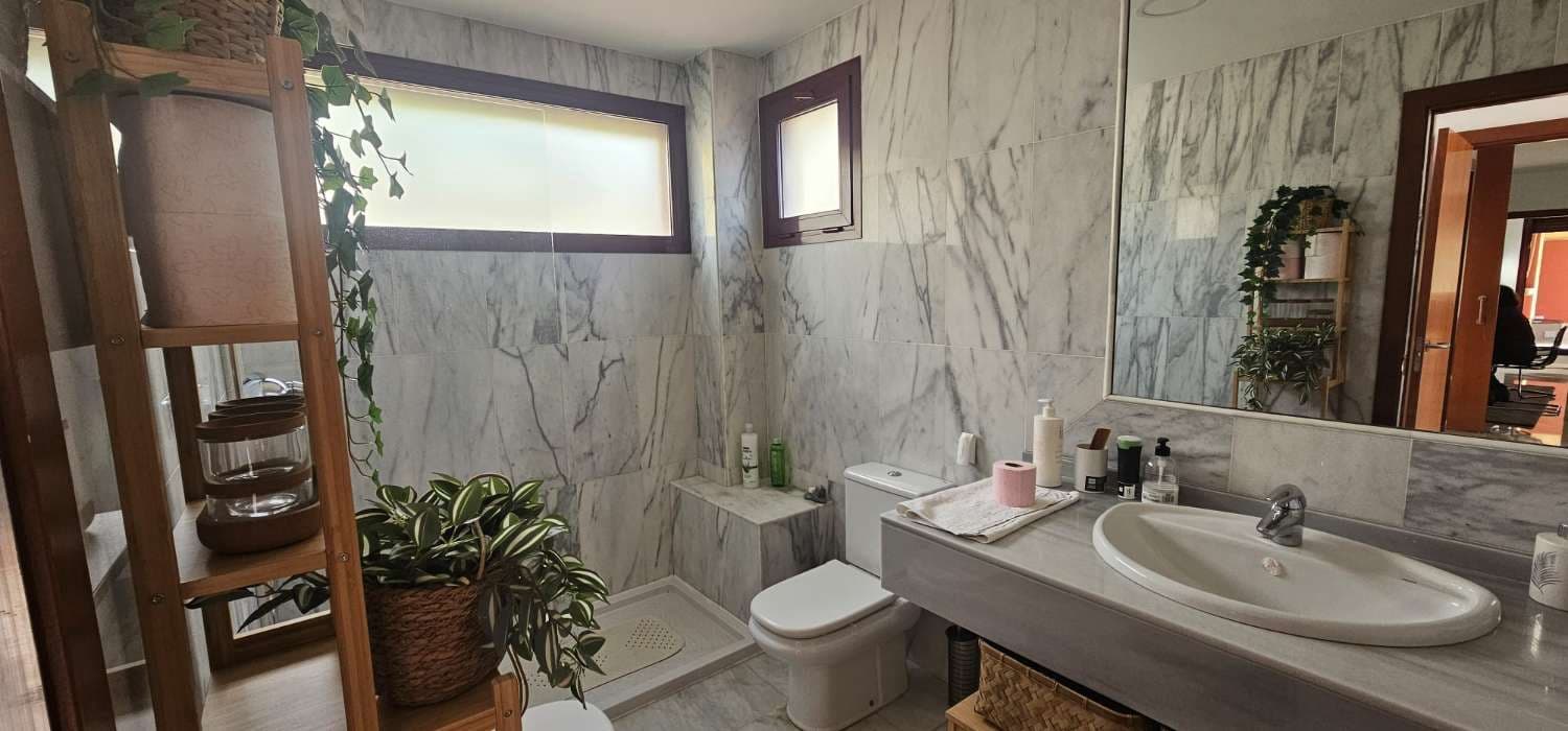 Chalet de 2 habitaciones en Benahavís en venta con piscina - 950.000 € (Ref: 9434777)