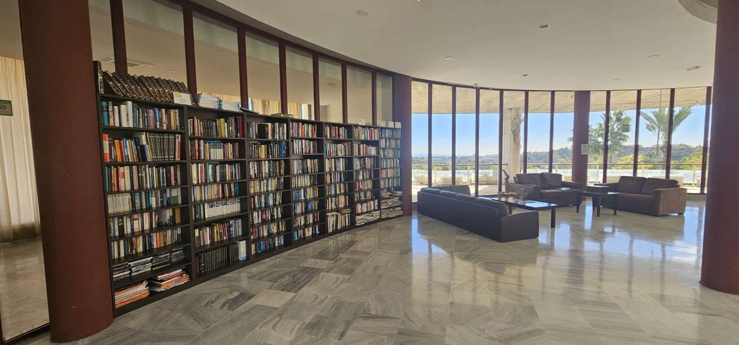 Chalet de 2 habitaciones en Benahavís en venta con piscina - 950.000 € (Ref: 9434777)