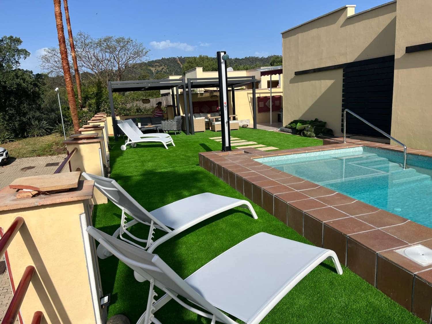 Chalet de 2 habitaciones en Benahavís en venta con piscina - 950.000 € (Ref: 9434777)