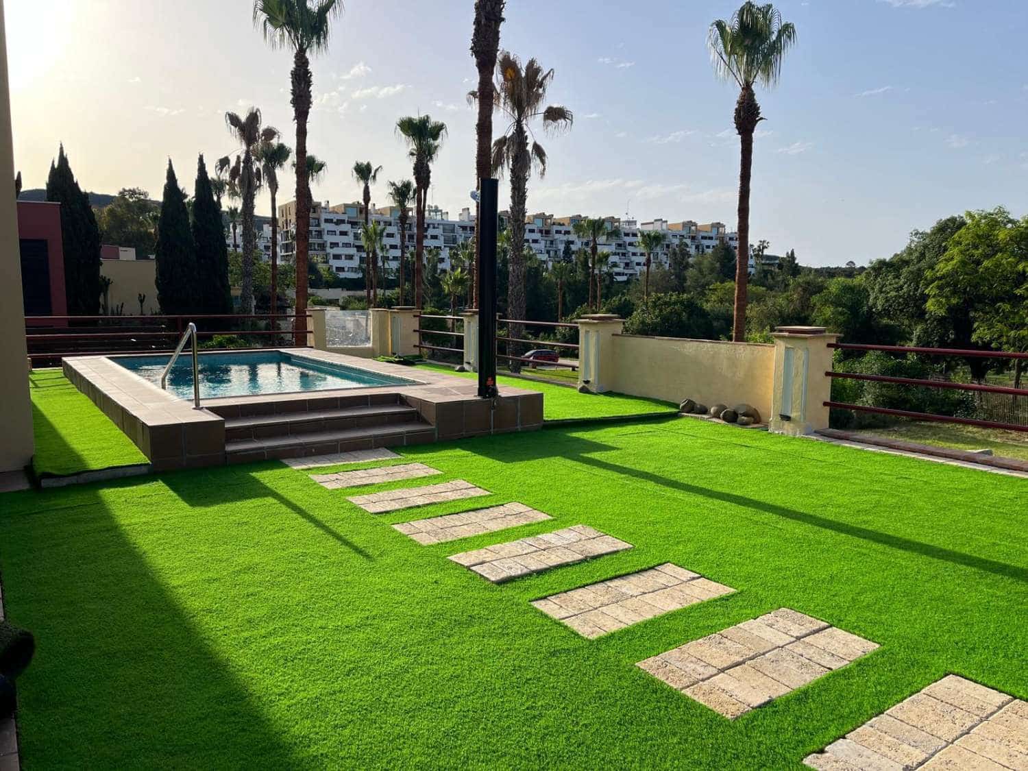 Chalet de 2 habitaciones en Benahavís en venta con piscina - 950.000 € (Ref: 9434777)