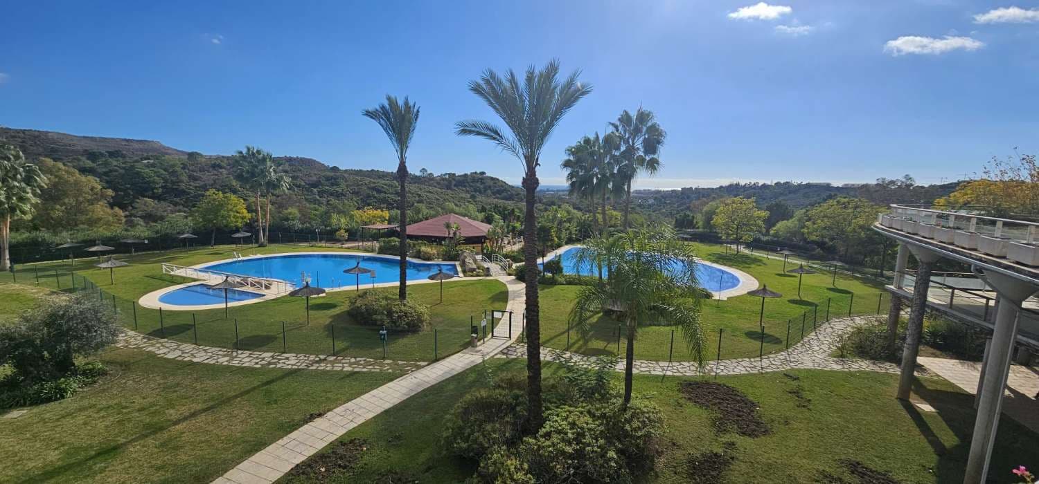 Chalet de 2 habitaciones en Benahavís en venta con piscina - 950.000 € (Ref: 9434777)