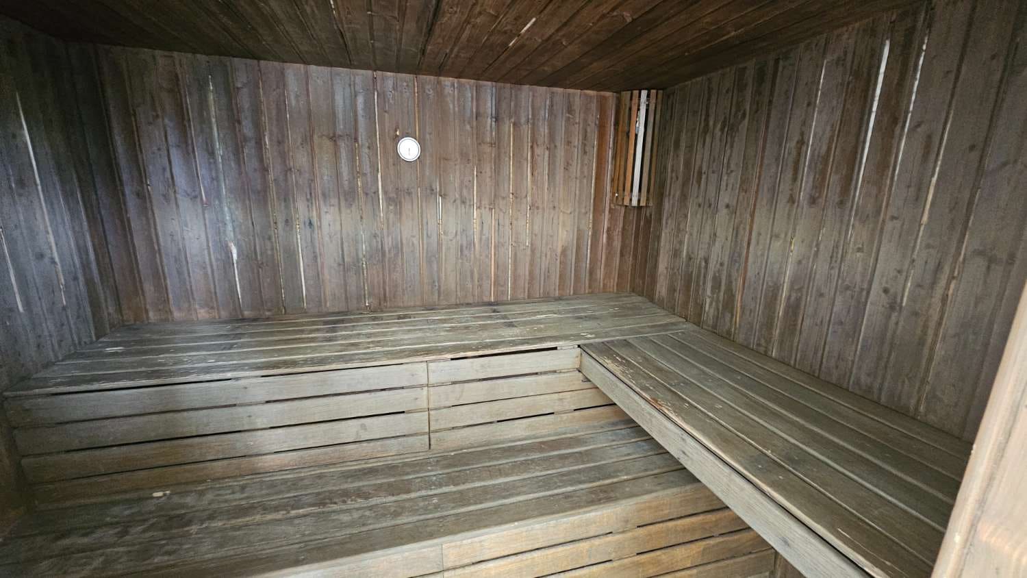 2 bedroom Villa for sale in Benahavis with pool - € 950,000 (Ref: 9434777)