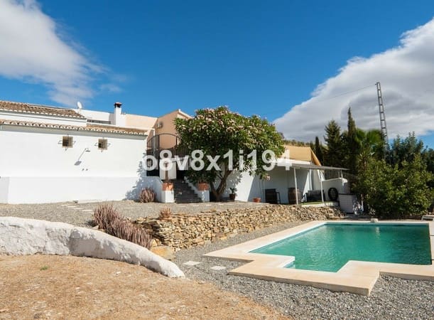 5 soveværelse Finca/Landehus til salg i Cártama med swimmingpool - € 599.000 (Ref: 9434781)