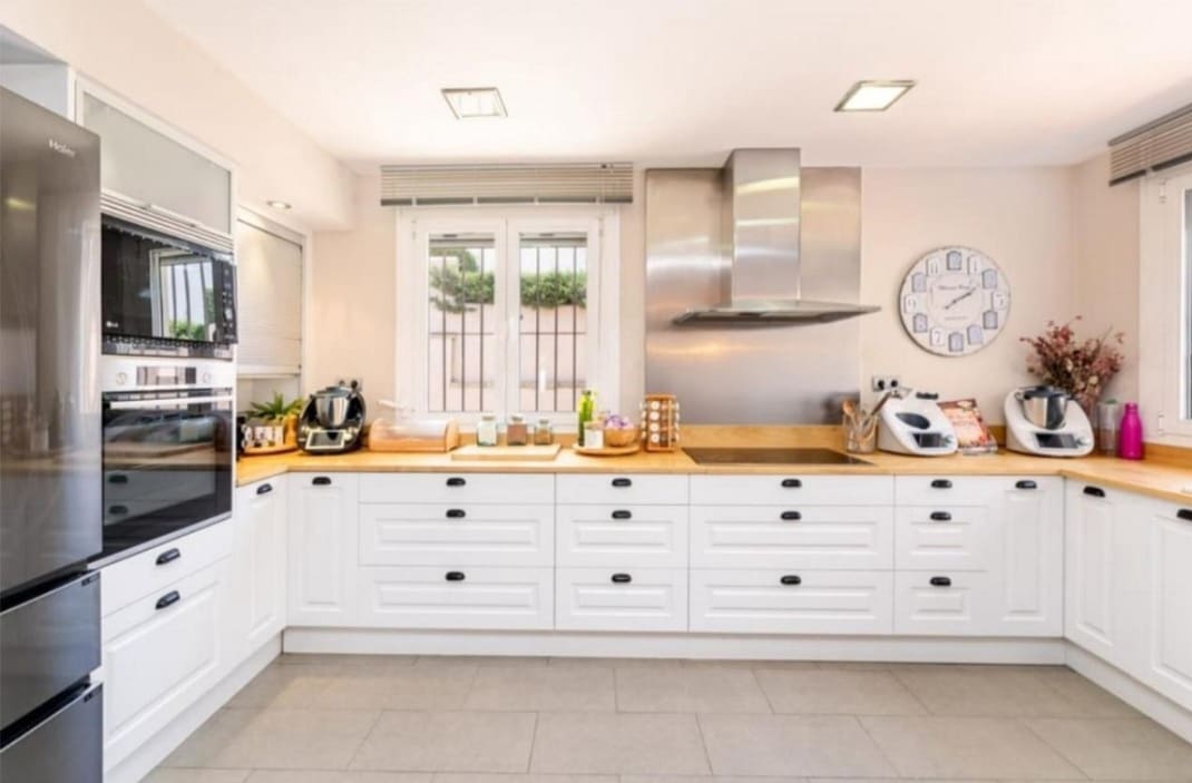 6 bedroom Villa for sale in Alhaurin de la Torre with pool - € 795,000 (Ref: 9434786)