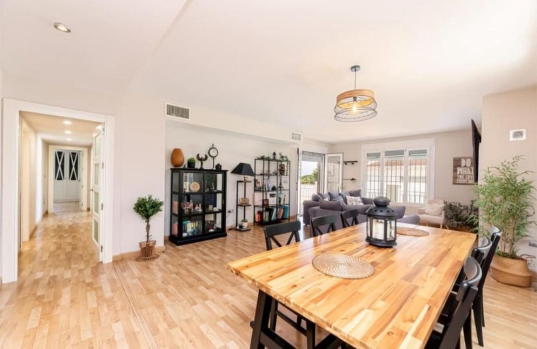 6 bedroom Villa for sale in Alhaurin de la Torre with pool - € 795,000 (Ref: 9434786)