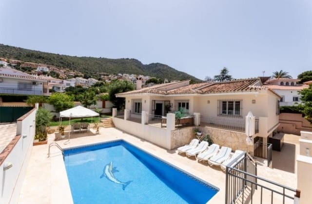 6 Zimmer Villa zu verkaufen in Alhaurín de la Torre mit Pool - 795.000 € (Ref: 9434786)