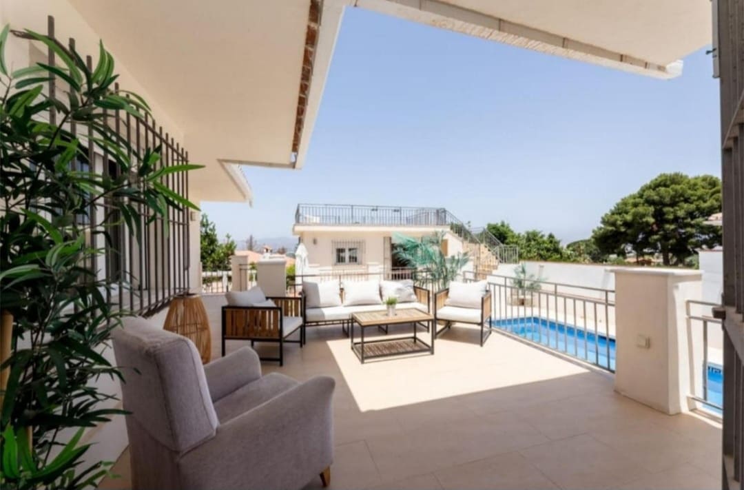 6 bedroom Villa for sale in Alhaurin de la Torre with pool - € 795,000 (Ref: 9434786)