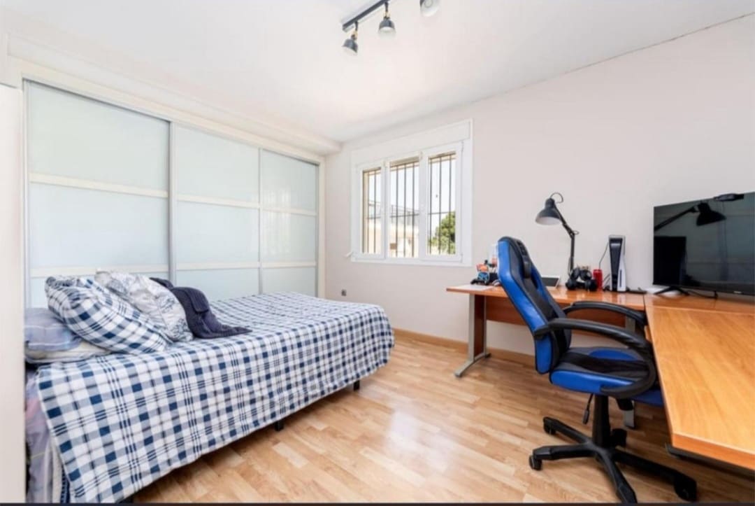 6 bedroom Villa for sale in Alhaurin de la Torre with pool - € 795,000 (Ref: 9434786)